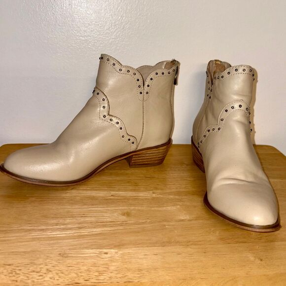 Nine West Leather Cream Ankle Boots with Micro Studs size 6M - Picture 2 of 9